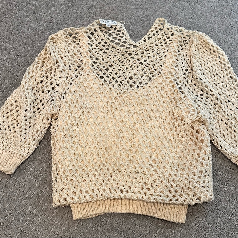 Vintage Caritta Beverly Hills sweater blouse. Crop style.